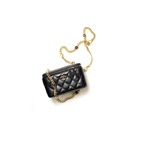 Ch*el vanity with chain