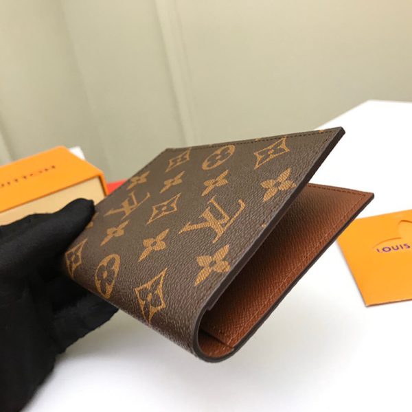 LV PASSPORT COVER